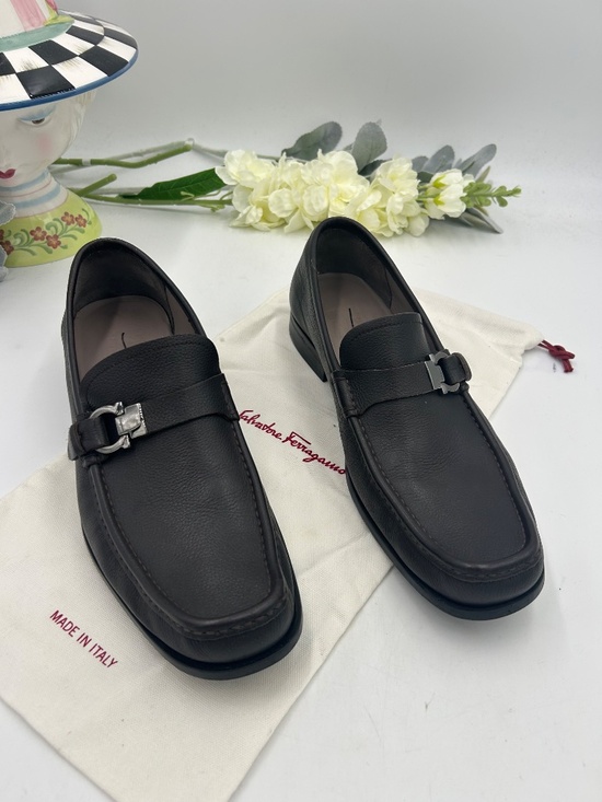 Men’s Salvatore Ferragamo Gancini Pebble Grain Loafers.  Size 9E.  Made in Italy main image 9